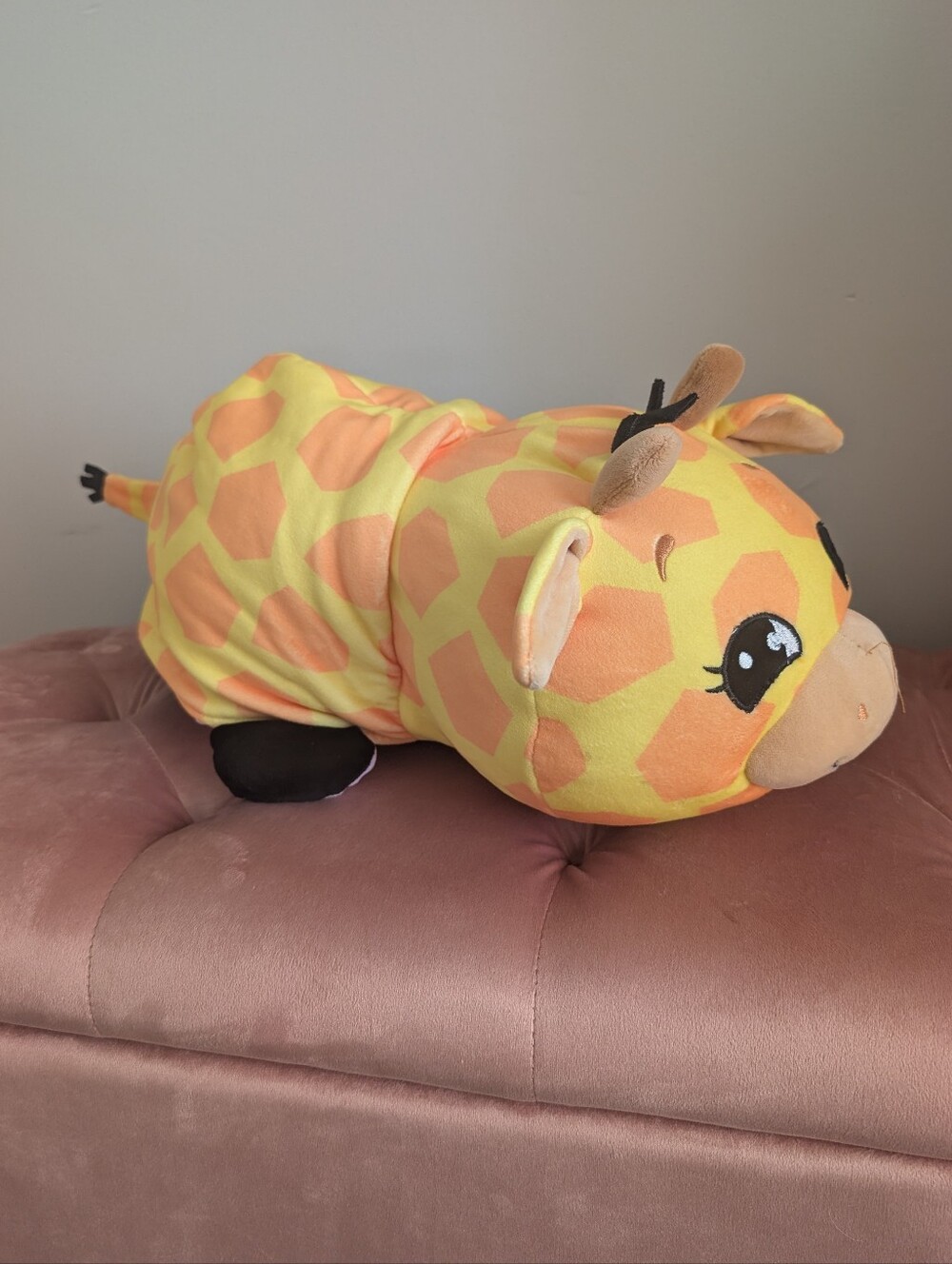 FlipaZoo Mushimallow Jazzy Giraffe Emi Elephant Flip a Zoo Stuffed Animal Toy
